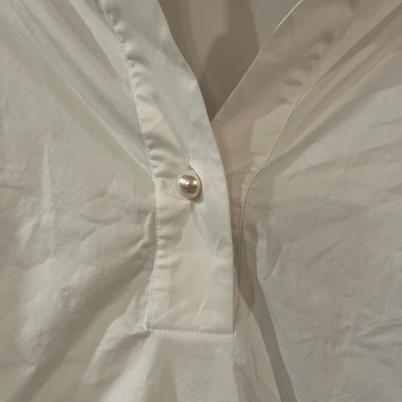Tuckernuck Blanc Willow Blouse || Popped Collar & Pearl Button - Picture 4 of 8